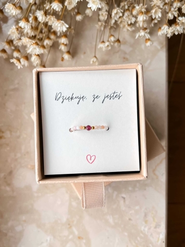 Pierscionek-elastyczny-z-kamieni-naturalnych-rozowy-Lucia-Pierscionek-dla-Siostry.jpg