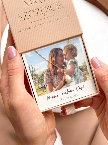 Naszyjnik-srebrny-zlocony-z-zawieszka-kamieniem-ksiezycowym-Aurelie-Prezent-ze-zdjeciem-dla-Mamy.jpg