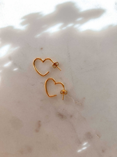 Kolczyki-wiszace-serca-srebro-zlocone.jpg