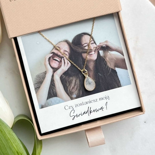 Naszyjnik-Aurelie-z-zawieszka-kamieniem-ksiezycowym-Naszyjnik-dla-swiadkowej-z-dedykacja-i-zdjeciem.jpg